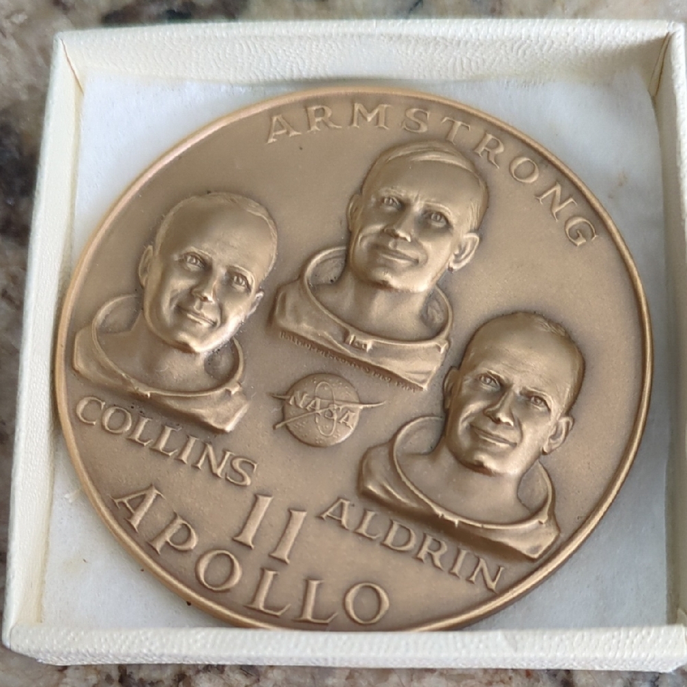 Apollo 11 Commemorative Coin